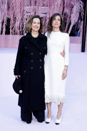Carole Bouquet et Charlotte Casiraghi au photocall du deuxième défilé Chanel Collection Haute Couture Printemps Eté 2026 , lors de la Fashion Week de Paris, le 27 janvier 2026 Olivier Borde Bestimage Celebrities at the photocall of the Chanel Haute Couture Spring Summer 2026 Collection fashion show, during Paris Fashion Week on january 27th 2026 Paris France  Copyright: xOLIVIERxBORDEx xBESTIMAGExOLIVIERxBORDEx xBESTIMAGEx