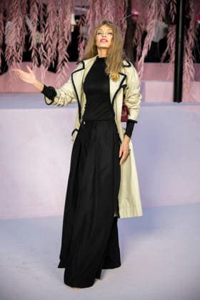 PFW - Chanel Photocall Arielle Dombasle attends the Chanel Haute Couture Week Spring Summer 2026 show as part of Paris Fashion Week on January 27, 2026 in Paris, France. Photo by Eliot Blondet ABACAPRESS.COM Paris France France  Copyright: xBlondetxEliot ABACAx