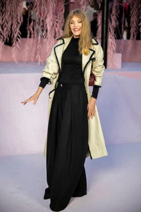 PFW - Chanel Photocall Arielle Dombasle attends the Chanel Haute Couture Week Spring Summer 2026 show as part of Paris Fashion Week on January 27, 2026 in Paris, France. Photo by Eliot Blondet ABACAPRESS.COM Paris France France  Copyright: xBlondetxEliot ABACAx