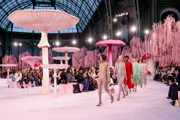 Atmosphere Chanel Haute Couture Collection Spring Summer 2026 show as part of Paris Fashion Week PFW au Grand Palais, à Paris, France, le 27 janvier 2026 Runway Chanel Haute Couture Week Spring Summer 2026 show as part of Paris Fashion Week on January 27, 2026 in Paris, France Paris France  Copyright: xAgencex xBestimagexAgencex xBestimagex