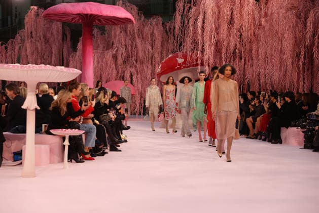 DeÌfileÌ Chanel Haute Couture printemps-eÌteÌ 2026 Model on the runway DeÌfileÌ Chanel Haute Couture printemps-eÌteÌ 2026 au Grand Palais Ã Paris le 27 janvier 2026. Chanel Haute Couture Spring Summer 2026 fashion show at the Grand Palais in Paris on January 27, 2026.  Copyright: xFabricexChasseryx
