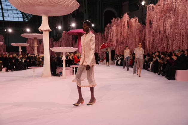 DeÌfileÌ Chanel Haute Couture printemps-eÌteÌ 2026 Model on the runway DeÌfileÌ Chanel Haute Couture printemps-eÌteÌ 2026 au Grand Palais Ã Paris le 27 janvier 2026. Chanel Haute Couture Spring Summer 2026 fashion show at the Grand Palais in Paris on January 27, 2026.  Copyright: xFabricexChasseryx
