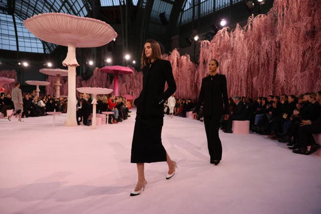 DeÌfileÌ Chanel Haute Couture printemps-eÌteÌ 2026 Model on the runway DeÌfileÌ Chanel Haute Couture printemps-eÌteÌ 2026 au Grand Palais Ã Paris le 27 janvier 2026. Chanel Haute Couture Spring Summer 2026 fashion show at the Grand Palais in Paris on January 27, 2026.  Copyright: xFabricexChasseryx