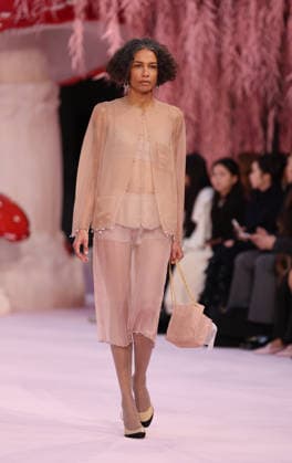 DeÌfileÌ Chanel Haute Couture printemps-eÌteÌ 2026 Model on the runway DeÌfileÌ Chanel Haute Couture printemps-eÌteÌ 2026 au Grand Palais Ã Paris le 27 janvier 2026. Chanel Haute Couture Spring Summer 2026 fashion show at the Grand Palais in Paris on January 27, 2026.  Copyright: xFabricexChasseryx