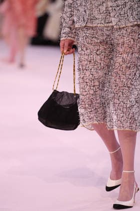 DeÌfileÌ Chanel Haute Couture printemps-eÌteÌ 2026 Model on the runway DeÌfileÌ Chanel Haute Couture printemps-eÌteÌ 2026 au Grand Palais Ã Paris le 27 janvier 2026. Chanel Haute Couture Spring Summer 2026 fashion show at the Grand Palais in Paris on January 27, 2026.  Copyright: xFabricexChasseryx