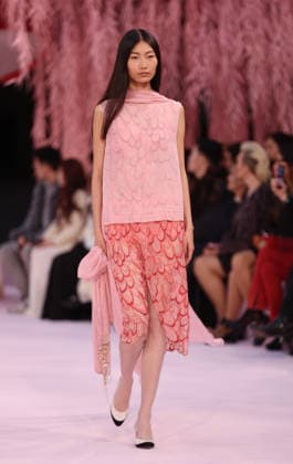 DeÌfileÌ Chanel Haute Couture printemps-eÌteÌ 2026 Model on the runway DeÌfileÌ Chanel Haute Couture printemps-eÌteÌ 2026 au Grand Palais Ã Paris le 27 janvier 2026. Chanel Haute Couture Spring Summer 2026 fashion show at the Grand Palais in Paris on January 27, 2026.  Copyright: xFabricexChasseryx