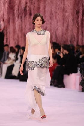 DeÌfileÌ Chanel Haute Couture printemps-eÌteÌ 2026 Model on the runway DeÌfileÌ Chanel Haute Couture printemps-eÌteÌ 2026 au Grand Palais Ã Paris le 27 janvier 2026. Chanel Haute Couture Spring Summer 2026 fashion show at the Grand Palais in Paris on January 27, 2026.  Copyright: xFabricexChasseryx