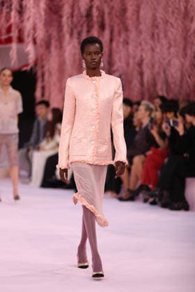 DeÌfileÌ Chanel Haute Couture printemps-eÌteÌ 2026 Model on the runway DeÌfileÌ Chanel Haute Couture printemps-eÌteÌ 2026 au Grand Palais Ã Paris le 27 janvier 2026. Chanel Haute Couture Spring Summer 2026 fashion show at the Grand Palais in Paris on January 27, 2026.  Copyright: xFabricexChasseryx