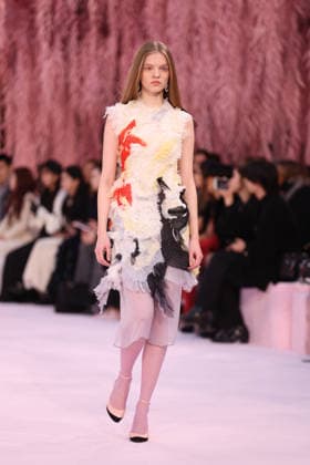 DeÌfileÌ Chanel Haute Couture printemps-eÌteÌ 2026 Model on the runway DeÌfileÌ Chanel Haute Couture printemps-eÌteÌ 2026 au Grand Palais Ã Paris le 27 janvier 2026. Chanel Haute Couture Spring Summer 2026 fashion show at the Grand Palais in Paris on January 27, 2026.  Copyright: xFabricexChasseryx