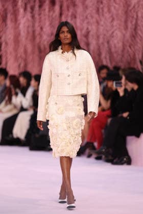 DeÌfileÌ Chanel Haute Couture printemps-eÌteÌ 2026 Model on the runway DeÌfileÌ Chanel Haute Couture printemps-eÌteÌ 2026 au Grand Palais Ã Paris le 27 janvier 2026. Chanel Haute Couture Spring Summer 2026 fashion show at the Grand Palais in Paris on January 27, 2026.  Copyright: xFabricexChasseryx