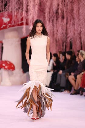 DeÌfileÌ Chanel Haute Couture printemps-eÌteÌ 2026 Model on the runway DeÌfileÌ Chanel Haute Couture printemps-eÌteÌ 2026 au Grand Palais Ã Paris le 27 janvier 2026. Chanel Haute Couture Spring Summer 2026 fashion show at the Grand Palais in Paris on January 27, 2026.  Copyright: xFabricexChasseryx