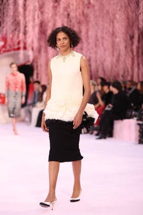DeÌfileÌ Chanel Haute Couture printemps-eÌteÌ 2026 Model on the runway DeÌfileÌ Chanel Haute Couture printemps-eÌteÌ 2026 au Grand Palais Ã Paris le 27 janvier 2026. Chanel Haute Couture Spring Summer 2026 fashion show at the Grand Palais in Paris on January 27, 2026.  Copyright: xFabricexChasseryx