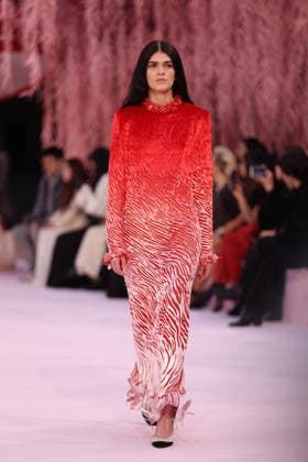 DeÌfileÌ Chanel Haute Couture printemps-eÌteÌ 2026 Model on the runway DeÌfileÌ Chanel Haute Couture printemps-eÌteÌ 2026 au Grand Palais Ã Paris le 27 janvier 2026. Chanel Haute Couture Spring Summer 2026 fashion show at the Grand Palais in Paris on January 27, 2026.  Copyright: xFabricexChasseryx