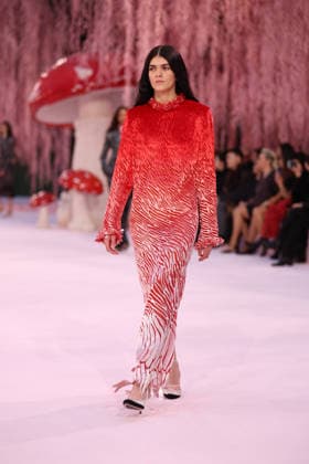 DeÌfileÌ Chanel Haute Couture printemps-eÌteÌ 2026 Model on the runway DeÌfileÌ Chanel Haute Couture printemps-eÌteÌ 2026 au Grand Palais Ã Paris le 27 janvier 2026. Chanel Haute Couture Spring Summer 2026 fashion show at the Grand Palais in Paris on January 27, 2026.  Copyright: xFabricexChasseryx