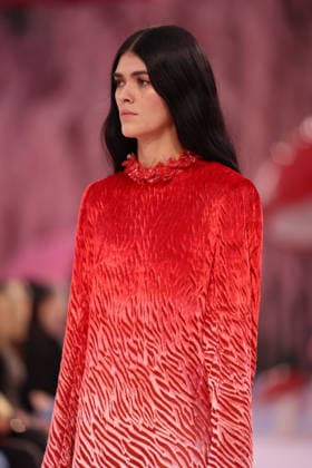 DeÌfileÌ Chanel Haute Couture printemps-eÌteÌ 2026 Model on the runway DeÌfileÌ Chanel Haute Couture printemps-eÌteÌ 2026 au Grand Palais Ã Paris le 27 janvier 2026. Chanel Haute Couture Spring Summer 2026 fashion show at the Grand Palais in Paris on January 27, 2026.  Copyright: xFabricexChasseryx