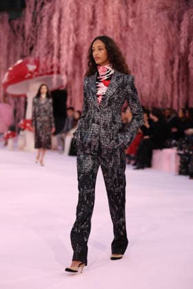 DeÌfileÌ Chanel Haute Couture printemps-eÌteÌ 2026 Model on the runway DeÌfileÌ Chanel Haute Couture printemps-eÌteÌ 2026 au Grand Palais Ã Paris le 27 janvier 2026. Chanel Haute Couture Spring Summer 2026 fashion show at the Grand Palais in Paris on January 27, 2026.  Copyright: xFabricexChasseryx