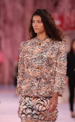 DeÌfileÌ Chanel Haute Couture printemps-eÌteÌ 2026 Model on the runway DeÌfileÌ Chanel Haute Couture printemps-eÌteÌ 2026 au Grand Palais Ã Paris le 27 janvier 2026. Chanel Haute Couture Spring Summer 2026 fashion show at the Grand Palais in Paris on January 27, 2026.  Copyright: xFabricexChasseryx