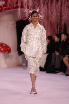 DeÌfileÌ Chanel Haute Couture printemps-eÌteÌ 2026 Model on the runway DeÌfileÌ Chanel Haute Couture printemps-eÌteÌ 2026 au Grand Palais Ã Paris le 27 janvier 2026. Chanel Haute Couture Spring Summer 2026 fashion show at the Grand Palais in Paris on January 27, 2026.  Copyright: xFabricexChasseryx