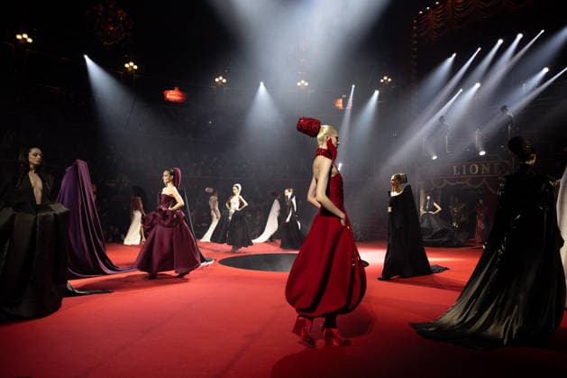 PFW - Stephane Rolland Runway A model walks the runway during the Stéphane Rolland Haute Couture Week Spring Summer 2026 show as part of Paris Fashion Week on January 27, 2026 in Paris, France. Photo by Alexis Jumeau ABACAPRESS.COM Paris France  Copyright: xJumeauxAlexis ABACAx