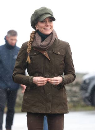. 27 01 2026. Peak District, United Kingdom. Kate Middleton, the Princess of Wales, during a walk with the charity Mind Over Mountains , in the Peak District.,United Kingdom.  xPoolx xi-Imagesx IIM-26528-0050
