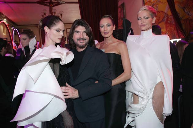 Coco Rocha, Stephane Rolland, Nieves Alvarez et Adriana Karembeu au greeting du défilé Stéphane Rolland, Collection Haute Couture Printemps Eté 2026 lors de la Fashion Week de Paris PFW au Cirque dHiver Bouglione, à Paris, France, le 27 janvier 2026 Bertrand Rindoff Bestimage Greeting Stephane Rolland Haute Couture Spring Summer 2026 show as part of Paris Fashion Week on January 27, 2026 in Paris, France Paris France  Copyright: xBERTRANDxRINDOFFxPETROFFx xBESTIMAGExBERTRANDxRINDOFFxPETROFFx xBESTIMAGEx