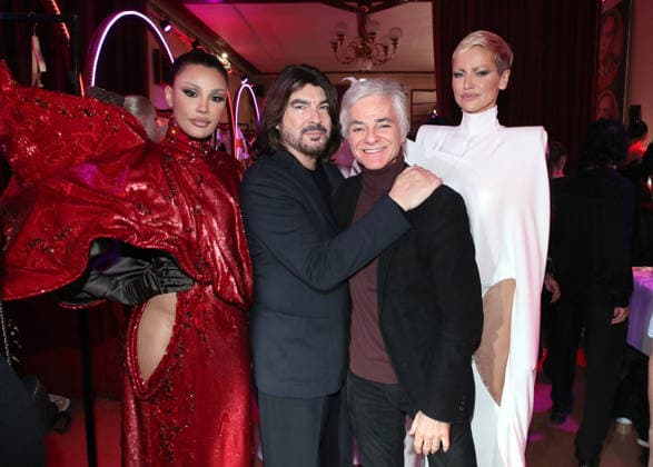Un Model, Stephane Rolland, Cyril Viguier et Adriana Karembeu au greeting du défilé Stéphane Rolland, Collection Haute Couture Printemps Eté 2026 lors de la Fashion Week de Paris PFW au Cirque dHiver Bouglione, à Paris, France, le 27 janvier 2026 Bertrand Rindoff Bestimage Greeting Stephane Rolland Haute Couture Spring Summer 2026 show as part of Paris Fashion Week on January 27, 2026 in Paris, France Paris France  Copyright: xBERTRANDxRINDOFFxPETROFFx xBESTIMAGExBERTRANDxRINDOFFxPETROFFx xBESTIMAGEx