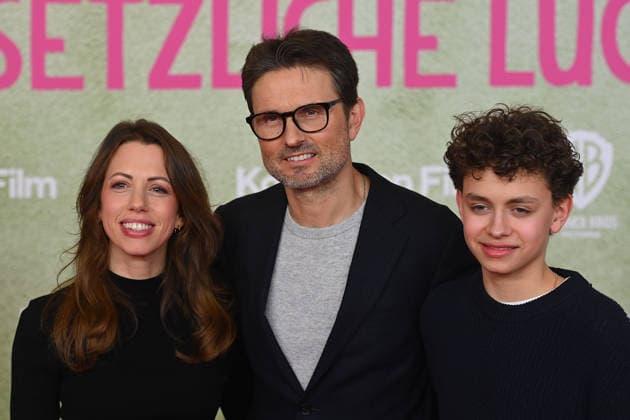 Simon VERHOEVEN with wife Nina and son David world premiere ACH DIESE LUECKE DIESE ENTSETZLICHE LUECKE on 27 01 20226 at the Mathaeser Kino in Munich