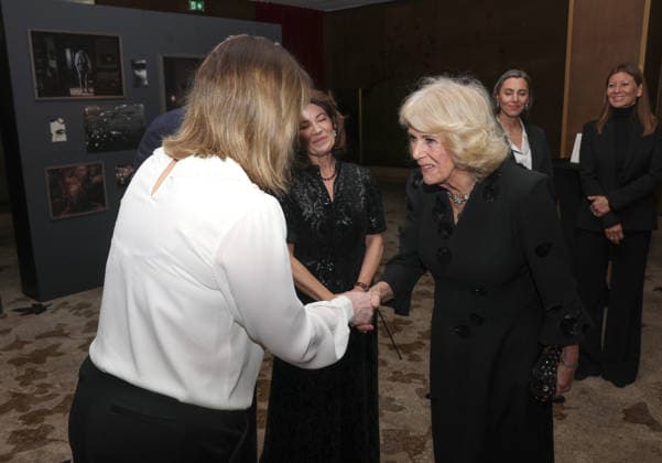 Queen Camilla Attends Hamnet Special Screening LONDON, ENGLAND - JANUARY 27: Pippa Harris (C) and Queen Camilla (R) attend a special screening of Hamnet hosted by the Queen s Reading Room at The May Fair Hotel on January 27, 2026 in London, England., Credit:Chris Jackson Avalon United Kingdom, England, London, The May Fair Hotel  Copyright: xChrisxJacksonx xAvalonx 1069861628