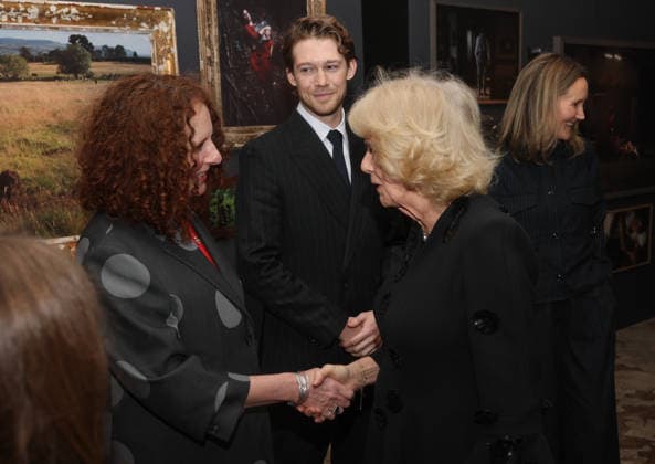 Queen Camilla Attends Hamnet Special Screening LONDON, ENGLAND - JANUARY 27: (L-R) Maggie O Farrell, Joe Alwyn and Queen Camilla attend a special screening of Hamnet hosted by the Queen s Reading Room at The May Fair Hotel on January 27, 2026 in London, England., Credit:Chris Jackson Avalon United Kingdom, England, London, The May Fair Hotel  Copyright: xChrisxJacksonx xAvalonx 1069861880