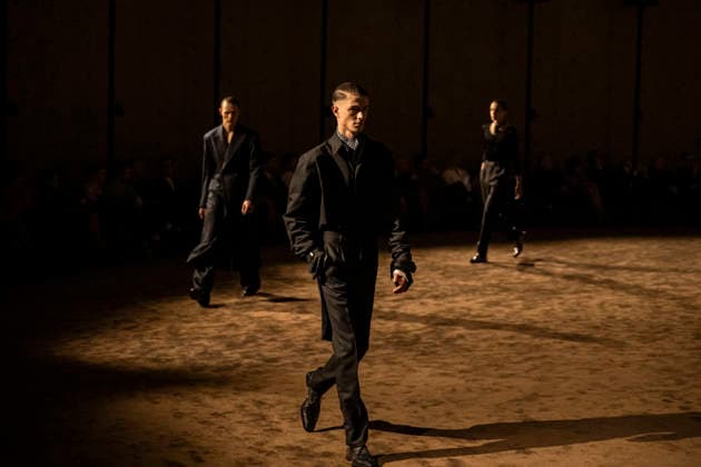 PFW Saint Laurent runway EB A model presents a creation by designer Anthony Vaccarello as part of his Menswear Fall Winter 2026-2027 collection show for fashion house Saint Laurent during Men s Fashion Week in Paris, France, January 27, 2026. Photo by Eliot Blondet ABACAPRESS.COM Paris France France  Copyright: xBlondetxEliot ABACAx