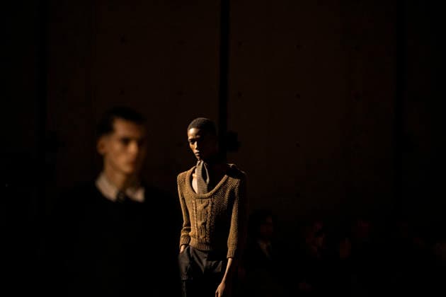 PFW Saint Laurent runway EB A model presents a creation by designer Anthony Vaccarello as part of his Menswear Fall Winter 2026-2027 collection show for fashion house Saint Laurent during Men s Fashion Week in Paris, France, January 27, 2026. Photo by Eliot Blondet ABACAPRESS.COM Paris France France  Copyright: xBlondetxEliot ABACAx