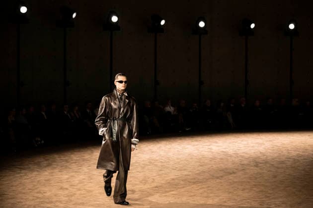 PFW Saint Laurent runway EB A model presents a creation by designer Anthony Vaccarello as part of his Menswear Fall Winter 2026-2027 collection show for fashion house Saint Laurent during Men s Fashion Week in Paris, France, January 27, 2026. Photo by Eliot Blondet ABACAPRESS.COM Paris France France  Copyright: xBlondetxEliot ABACAx