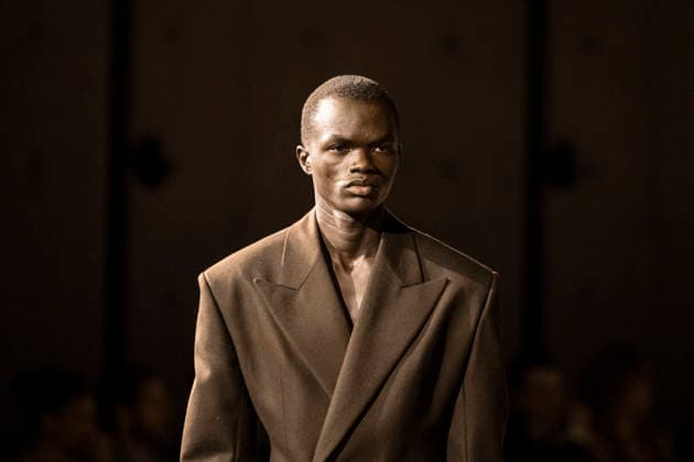 PFW Saint Laurent runway EB A model presents a creation by designer Anthony Vaccarello as part of his Menswear Fall Winter 2026-2027 collection show for fashion house Saint Laurent during Men s Fashion Week in Paris, France, January 27, 2026. Photo by Eliot Blondet ABACAPRESS.COM Paris France France  Copyright: xBlondetxEliot ABACAx