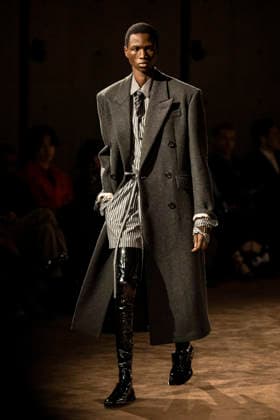 PFW Saint Laurent runway EB A model presents a creation by designer Anthony Vaccarello as part of his Menswear Fall Winter 2026-2027 collection show for fashion house Saint Laurent during Men s Fashion Week in Paris, France, January 27, 2026. Photo by Eliot Blondet ABACAPRESS.COM Paris France France  Copyright: xBlondetxEliot ABACAx