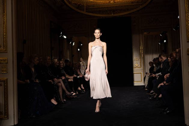PFW Giorgio Armani Runway - Paris AJ A model presents a creation for Giorgio Armani Prive for Women s Haute Couture Spring Summer 2026 collection fashion show as part of the Paris Haute Couture Fashion Week, in Paris, on January 27, 2026. Photo by Alexis Jumeau ABACAPRESS.COM Paris France  Copyright: xJumeauxAlexis ABACAx