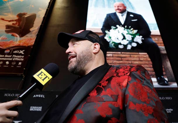Kevin James arrives on the red carpet at the Solo Mio New York premiere at Regal Times Square on Tuesday, January 27, 2026 in New York City.  NYP20260127122 JOHNxANGELILLO