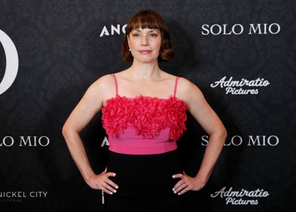 Julie Ann Emery arrives on the red carpet at the Solo Mio New York premiere at Regal Times Square on Tuesday, January 27, 2026 in New York City.  NYP20260127121 JOHNxANGELILLO
