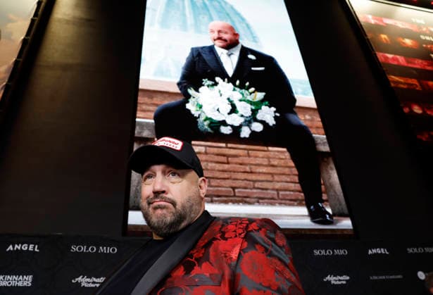 Kevin James arrives on the red carpet at the Solo Mio New York premiere at Regal Times Square on Tuesday, January 27, 2026 in New York City.  NYP20260127125 JOHNxANGELILLO