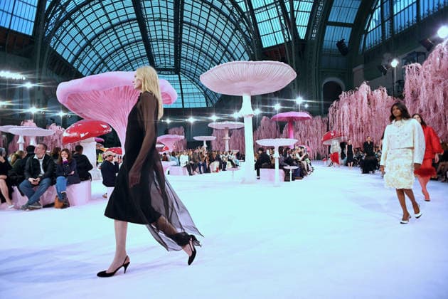 PFW - Chanel Runway Models walk the runway during the Chanel Haute Couture Week Spring Summer 2026 show as part of Paris Fashion Week on January 27, 2026 in Paris, France. Photo by Franck Castel ABACAPRESS.COM Paris France  Copyright: xCastelxFranck ABACAx