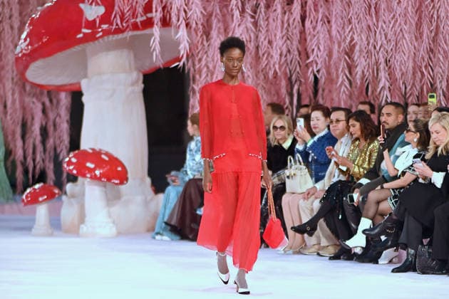 PFW - Chanel Runway Models walk the runway during the Chanel Haute Couture Week Spring Summer 2026 show as part of Paris Fashion Week on January 27, 2026 in Paris, France. Photo by Franck Castel ABACAPRESS.COM Paris France  Copyright: xCastelxFranck ABACAx