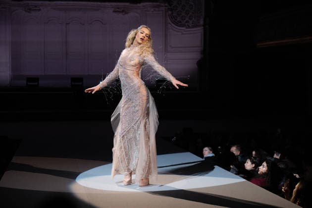 PFW - Julien Fournie Runway A model walks the runway during the Julien Fournie Haute Couture Week Spring Summer 2026 show as part of Paris Fashion Week on January 27, 2026 in Paris, France. Photo by Laurent Zabulon ABACAPRESS.COM Paris France  Copyright: xZabulonxLaurent ABACAx
