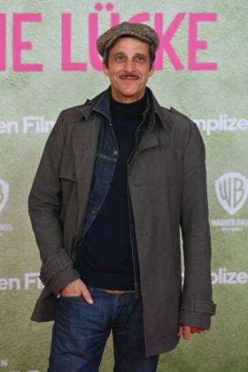 Max VON THUN Actor , single picture,cropped single motif,half figure,half figure world premiere ACH DIESE LUECKE DIESE ENTSETZLICHE LUECKE on 27 01 20226 at the Mathaeser Kino in Munich