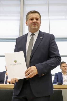 28.01.2026, xtgx, Politik - Landtag Sachsen-Anhalt Landtagssitzung - Wahl des Ministerpräsidenten Sven Schulze (CDU) Magdeburg *** 28 01 2026, xtgx, Politik Landtag Sachsen Anhalt Landtagssitzung Wahl des Ministerpräsidenten Sven Schulze CDU Magdeburg