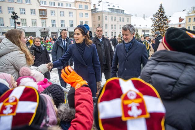 27.01.2026, Tallinn. King Frederik X of Denmark and Queen Mary will be in Estonia on a state visit at the invitation of President Alar Karis. The official welcome for the royal couple took place on Tallinn s Town Hall Square, and was open to the public. After that, the king and queen walked to the Freedom Monument. Photo: Rasmus Rebase Postimees Tallinn Harjumaa Estonia 1RR27JAN26A55  Copyright: xRasmusxRebasex Queen Mary, King Frederik X