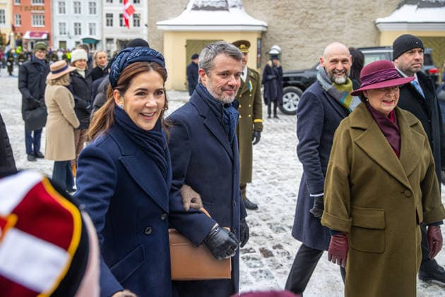 27.01.2026, Tallinn. King Frederik X of Denmark and Queen Mary will be in Estonia on a state visit at the invitation of President Alar Karis. The official welcome for the royal couple took place on Tallinn s Town Hall Square, and was open to the public. After that, the king and queen walked to the Freedom Monument. Photo: Rasmus Rebase Postimees Tallinn Harjumaa Estonia 1RR27JAN26A56  Copyright: xRasmusxRebasex Sirje Karis, King Frederik X, Queen Mary