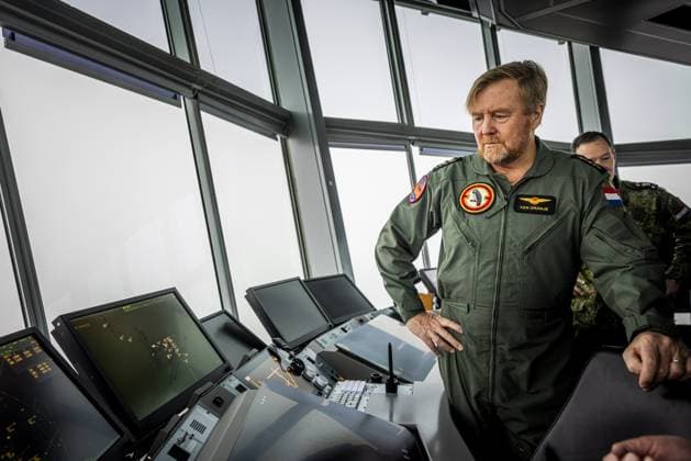 Schiphol, The Netherlands, 2026-01-28 10:19:29 SCHIPHOL, January 28, 2026, Schiphol. King Willem-Alexander during a visit to a Royal Netherlands Air Force exercise at Schiphol. During this training, the air force practices how to conduct military aircraft movements safely and responsibly from a civilian airport. PHOTO: NLBeeld POOL Patrick van Katwijk Credit: NL Beeld Patrick van Emst  Copyright: xx x