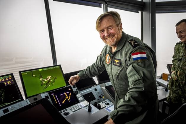Schiphol, The Netherlands, 2026-01-28 10:23:48 SCHIPHOL, January 28, 2026, Schiphol. King Willem-Alexander during a visit to a Royal Netherlands Air Force exercise at Schiphol. During this training, the air force practices how to conduct military aircraft movements safely and responsibly from a civilian airport. PHOTO: NLBeeld POOL Patrick van Katwijk Credit: NL Beeld Patrick van Emst  Copyright: xx x