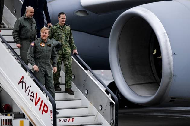 SCHIPHOL - King Willem-Alexander attends a Royal Netherlands Air Force exercise at Schiphol Airport. The air force is practicing how to safely conduct military flights from civilian airports. ROBIN VAN LONKHUIJSEN ANP netherlands out - belgium out  Copyright: xx x548866639x originalFilename: 548866639.jpg