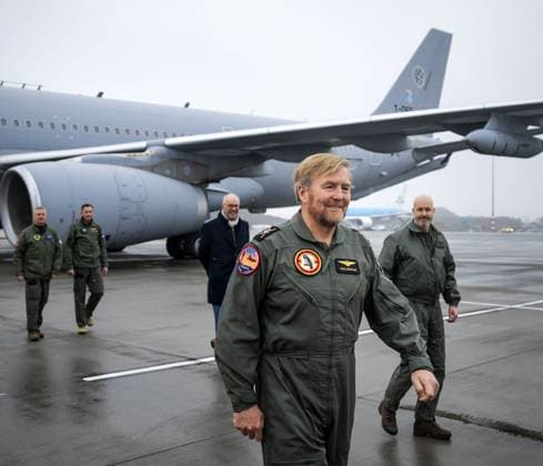 SCHIPHOL - King Willem-Alexander attends a Royal Netherlands Air Force exercise at Schiphol Airport. The air force is practicing how to safely conduct military flights from civilian airports. ROBIN VAN LONKHUIJSEN ANP netherlands out - belgium out  Copyright: xx x548870717x originalFilename: 548870717.jpg
