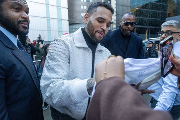 Singer Chris Brown appears in London court over alleged nightclub assault LONDON, UNITED KINGDOM - JANUARY 28: American R&amp;B singer Chris Brown signs an autograph for a fan as he leaves the Southwark Crown Court in London, United Kingdom, on January 28, 2026. The 36-year-old musician appeared for a brief pre-trial hearing regarding an alleged assault at a nightclub in February 2023. Ilyas Tayfun Salci Anadolu London United Kingdom. Editorial use only. Please get in touch for any other usage.  Copyright: x2026xAnadoluxIlyasxTayfunxSalcix